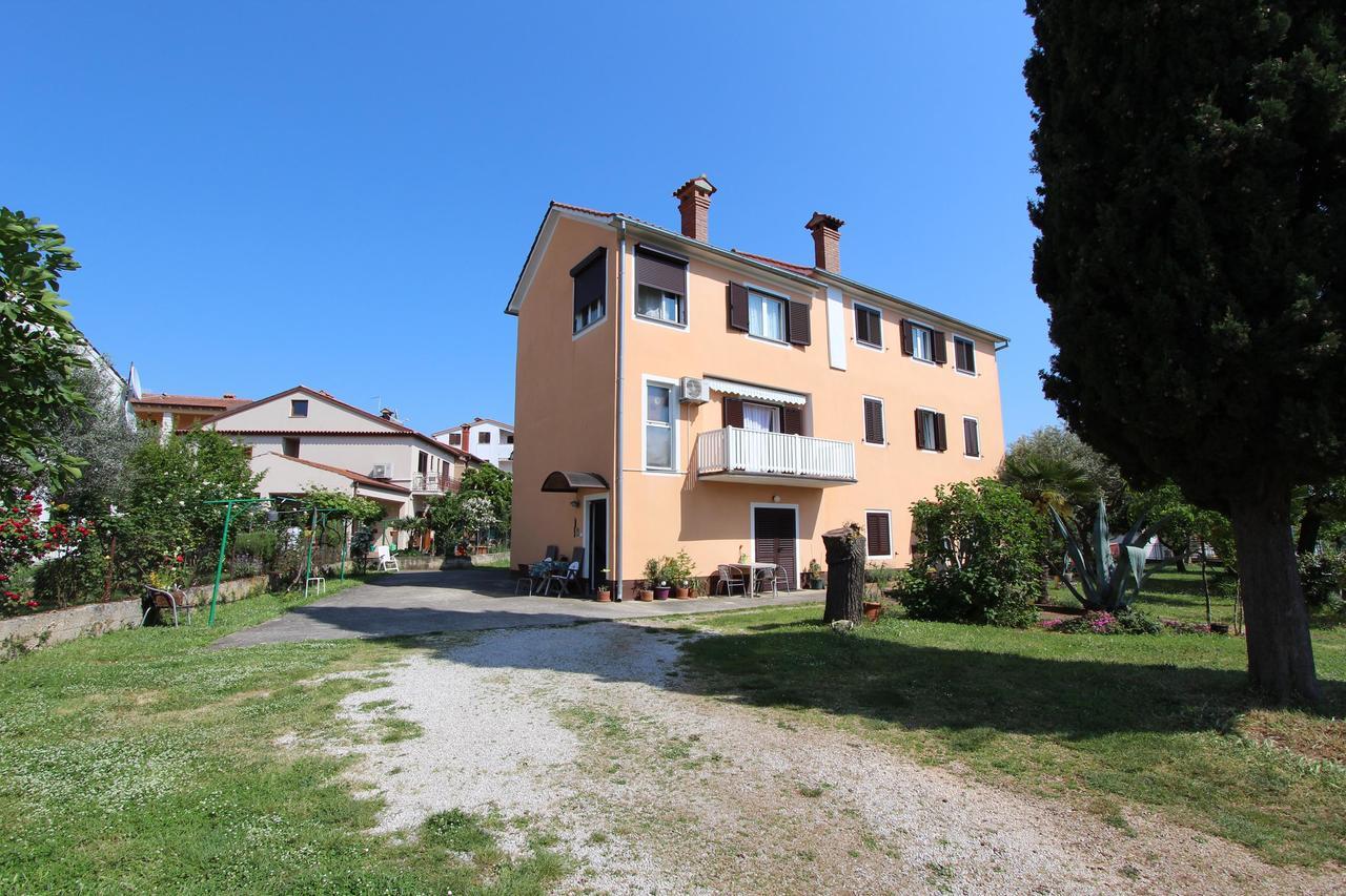 Rosanna Apartment